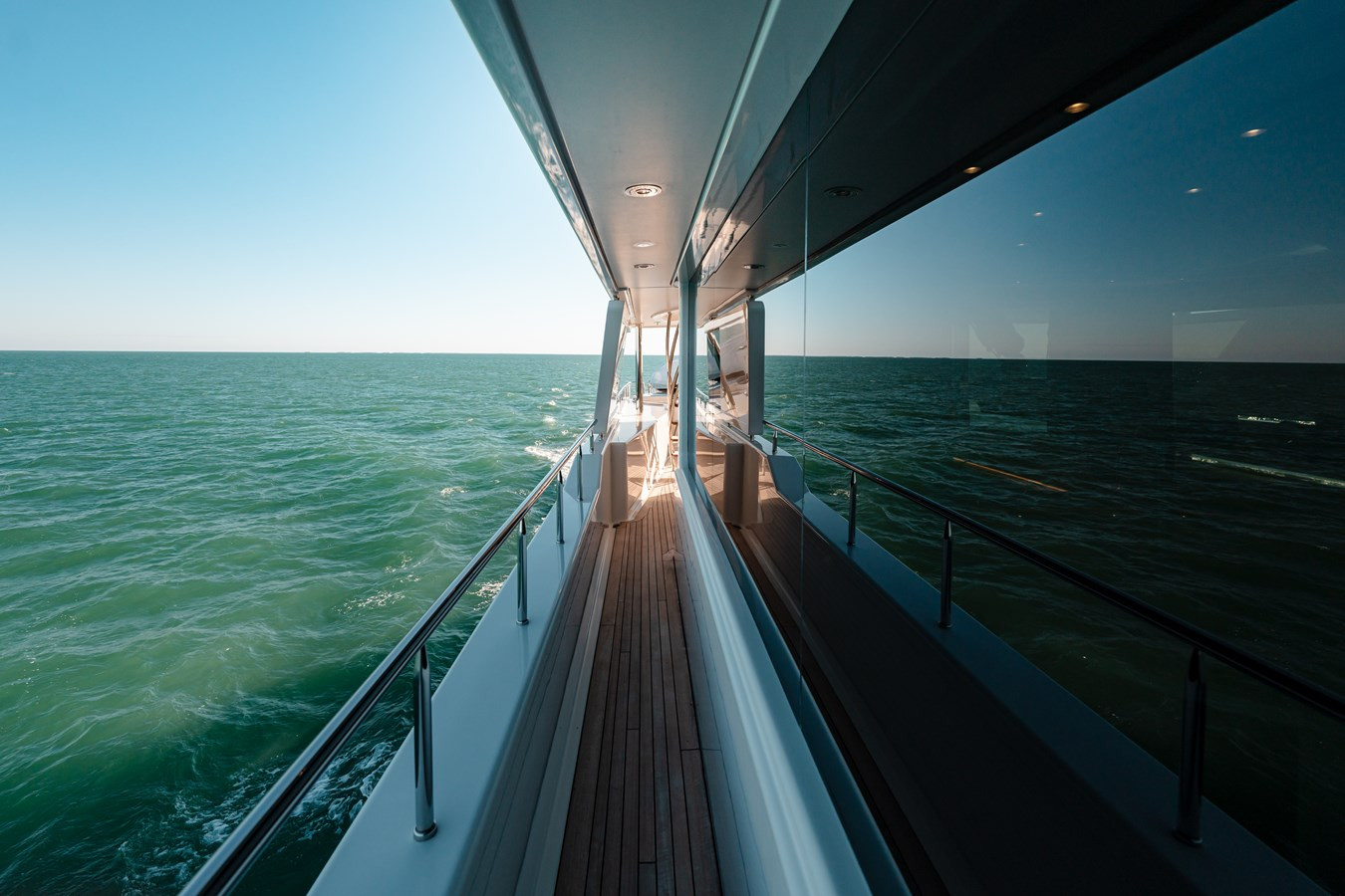 https://arconyachts.ams3.digitaloceanspaces.com/62508/conversions/large_4822216-optimize.jpg