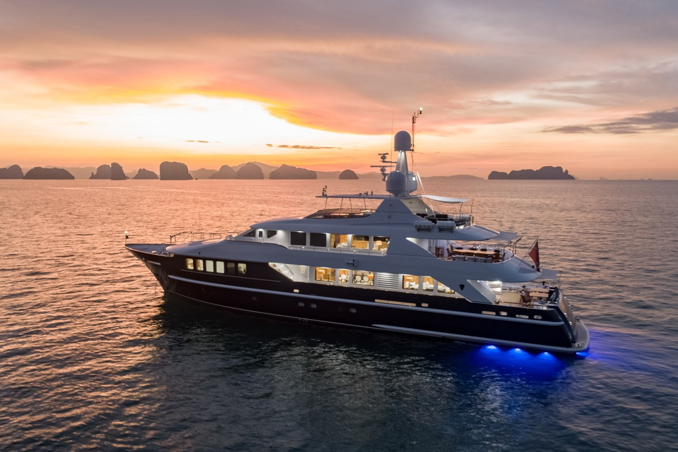 https://arconyachts.ams3.digitaloceanspaces.com/62553/conversions/large_3875380-optimize.jpg