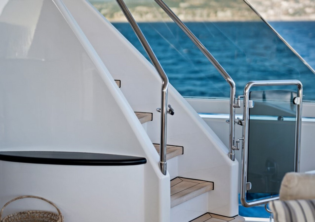 https://arconyachts.ams3.digitaloceanspaces.com/62558/conversions/large_4506251-optimize.jpg