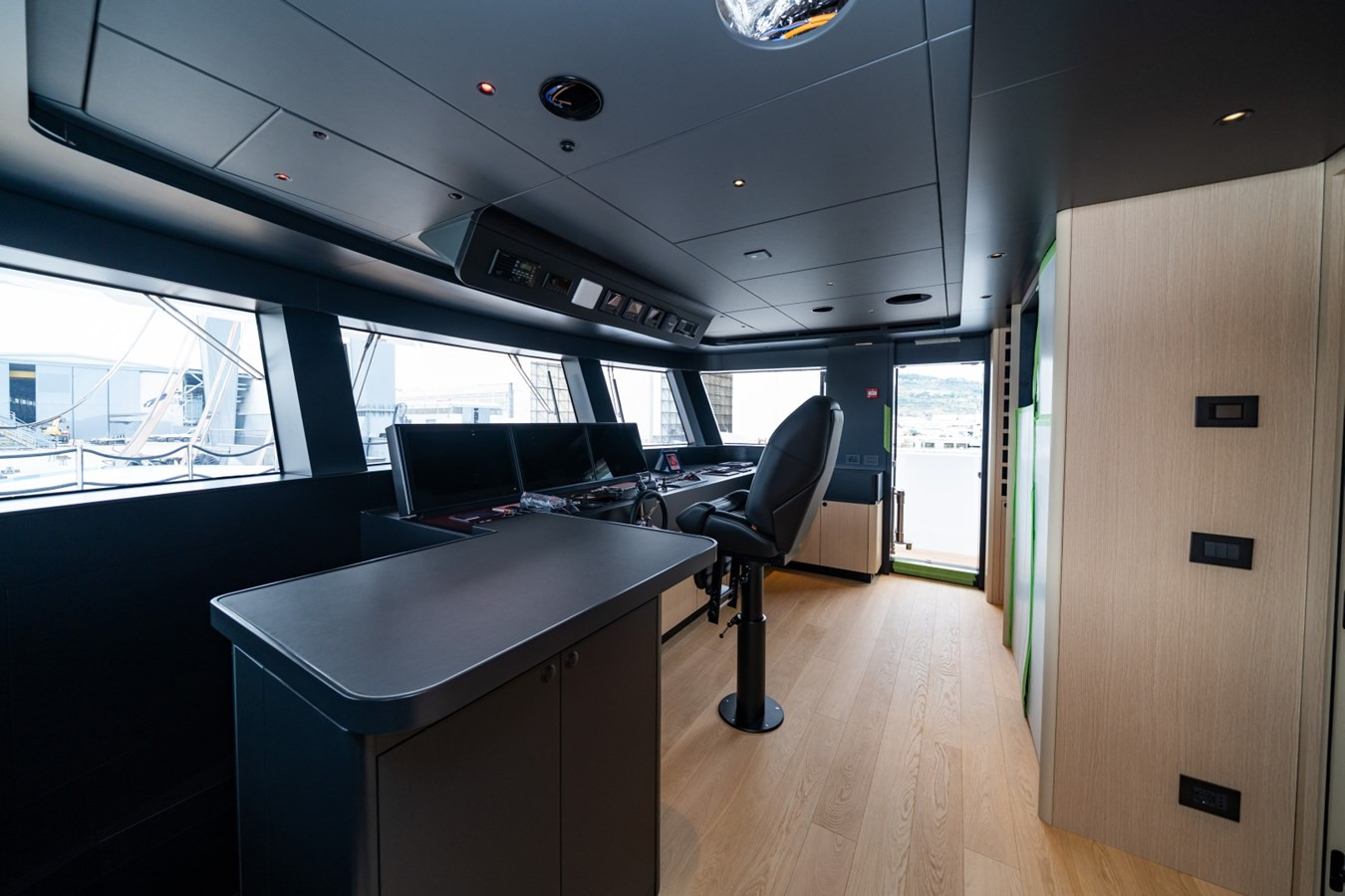https://arconyachts.ams3.digitaloceanspaces.com/62698/conversions/large_4850820-optimize.jpg