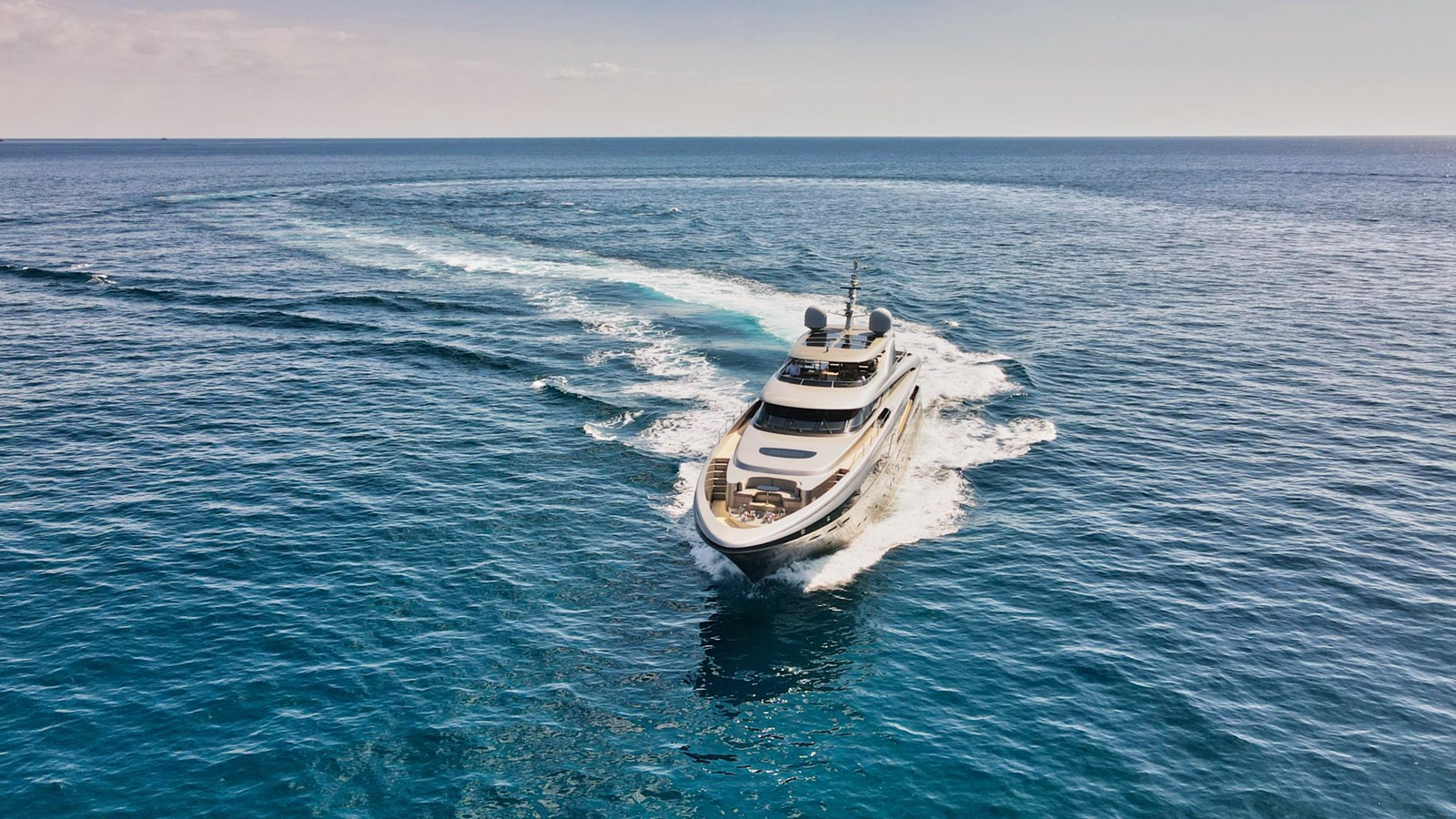 https://arconyachts.ams3.digitaloceanspaces.com/62800/conversions/large_4748375-optimize.jpg