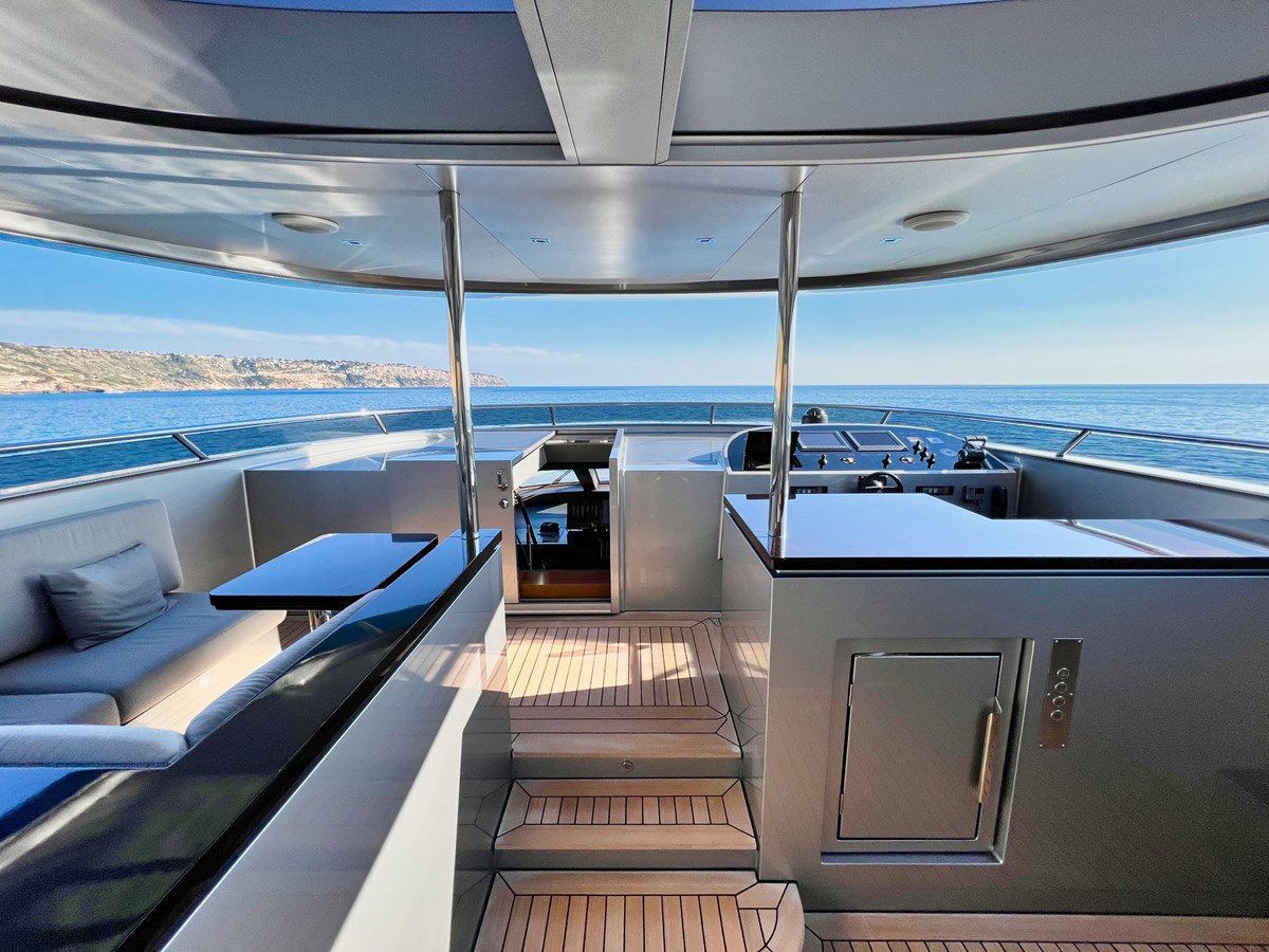 https://arconyachts.ams3.digitaloceanspaces.com/62840/conversions/large_4748393-optimize.jpg