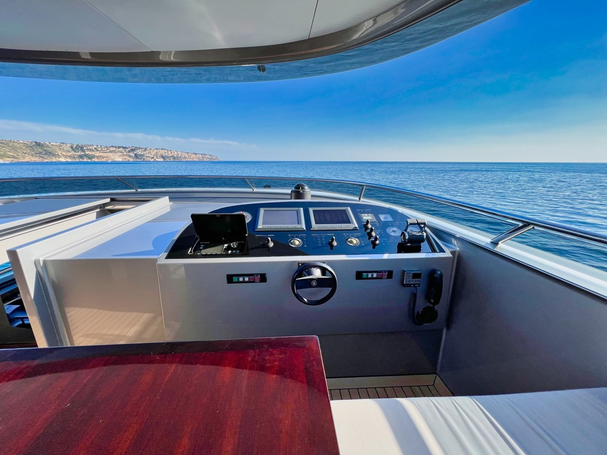 https://arconyachts.ams3.digitaloceanspaces.com/62846/conversions/large_4748395-optimize.jpg