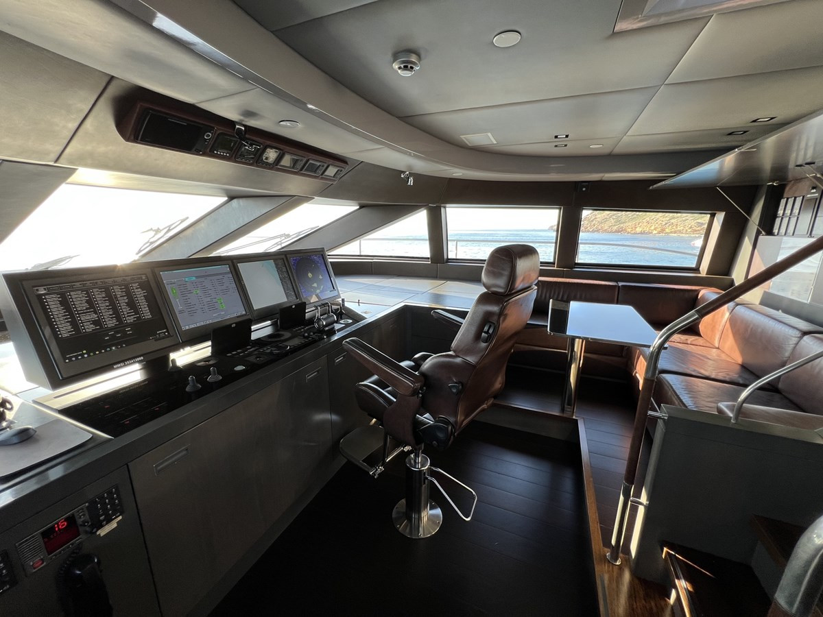 https://arconyachts.ams3.digitaloceanspaces.com/62898/conversions/large_4748414-optimize.jpg