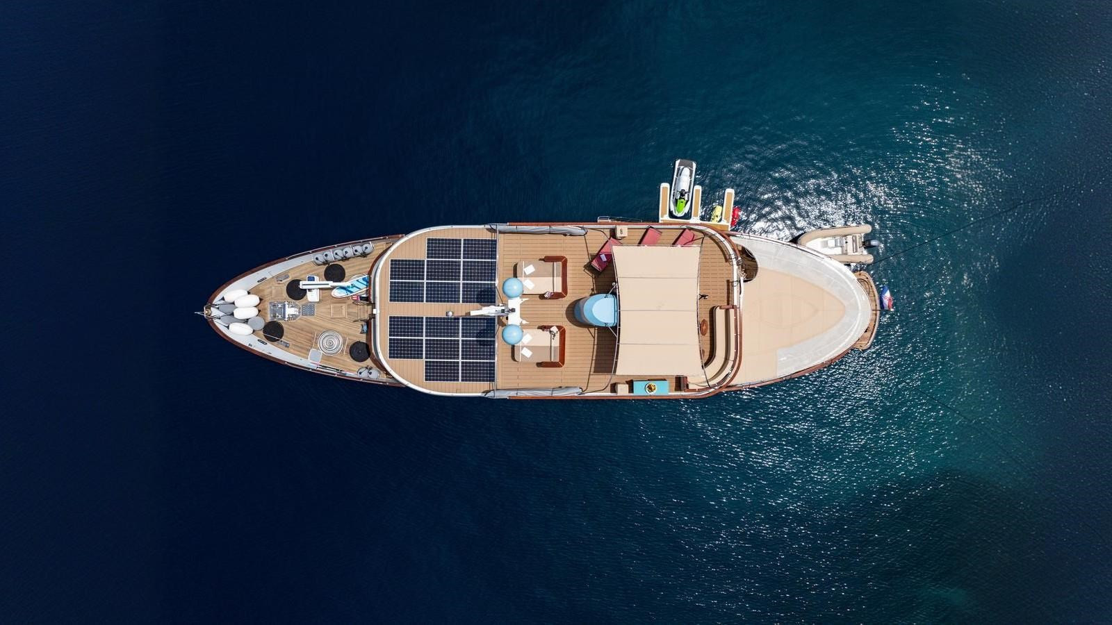 https://arconyachts.ams3.digitaloceanspaces.com/62968/conversions/large_4225824-optimize.jpg
