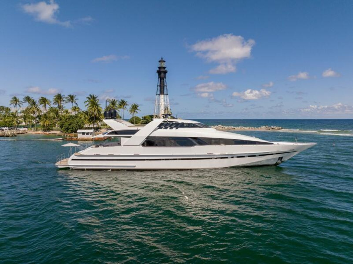 https://arconyachts.ams3.digitaloceanspaces.com/63092/conversions/large_3942242-optimize.jpg