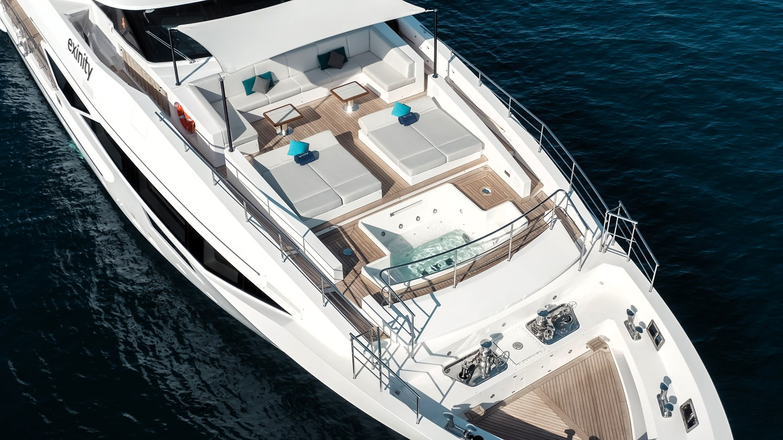 https://arconyachts.ams3.digitaloceanspaces.com/63223/conversions/large_3953489-optimize.jpg