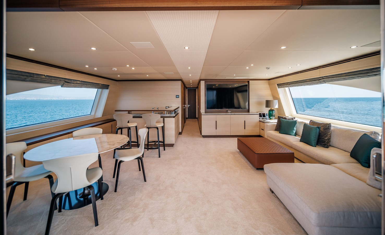 https://arconyachts.ams3.digitaloceanspaces.com/63240/conversions/large_3953495-optimize.jpg