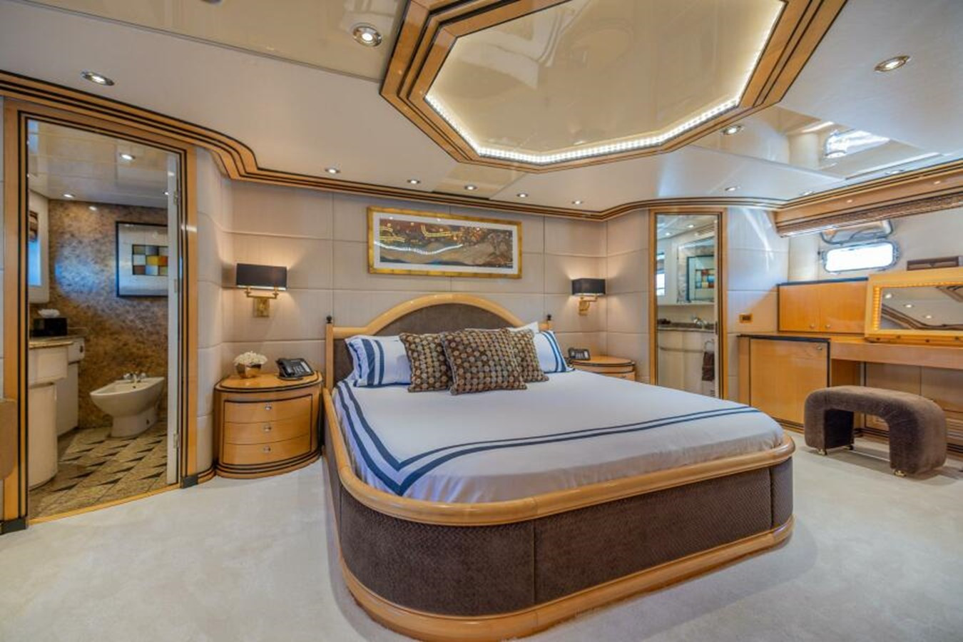 https://arconyachts.ams3.digitaloceanspaces.com/63245/conversions/large_3942297-optimize.jpg
