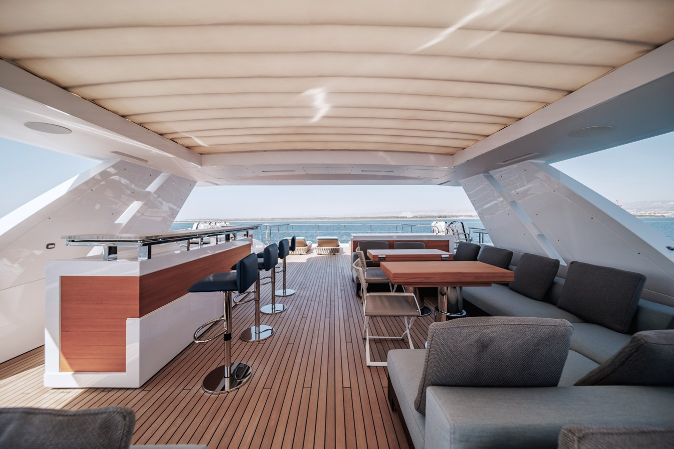 https://arconyachts.ams3.digitaloceanspaces.com/63304/conversions/large_3953519-optimize.jpg