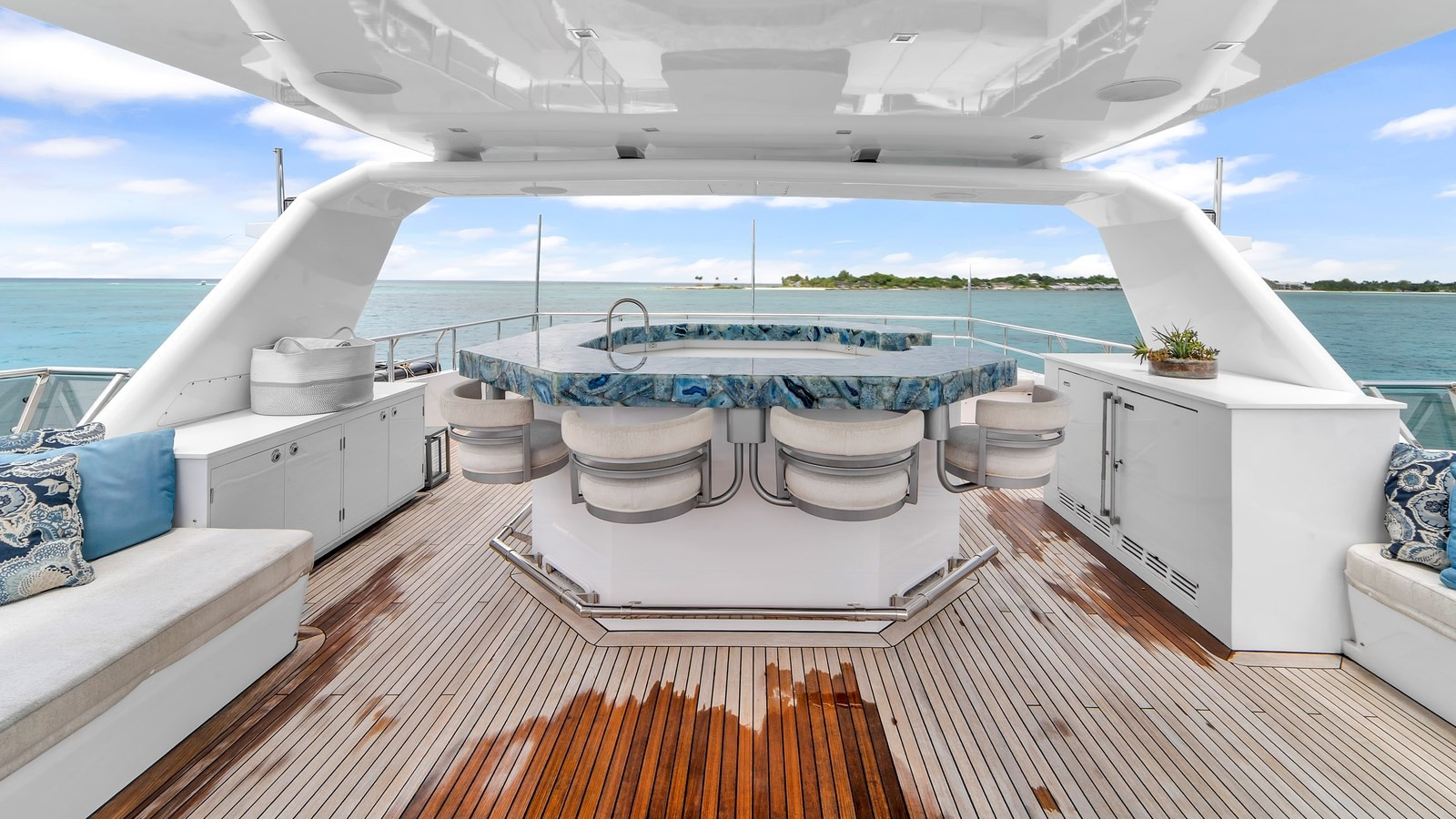 https://arconyachts.ams3.digitaloceanspaces.com/63392/conversions/large_4743194-optimize.jpg