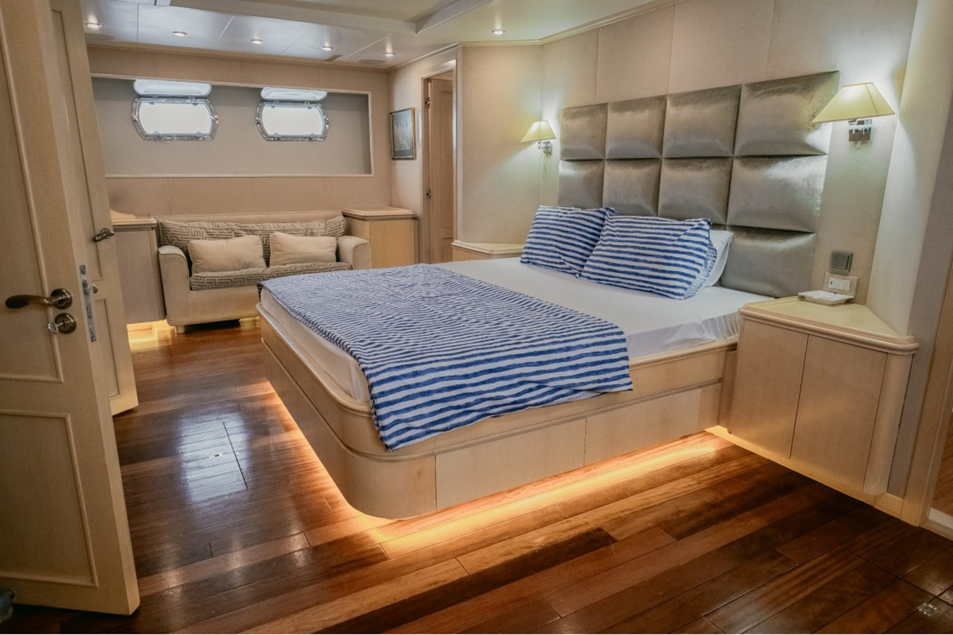 https://arconyachts.ams3.digitaloceanspaces.com/63406/conversions/large_4521877-optimize.jpg