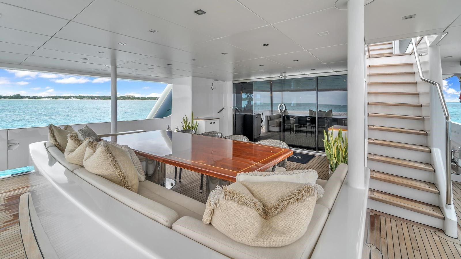 https://arconyachts.ams3.digitaloceanspaces.com/63436/conversions/large_4743208-optimize.jpg