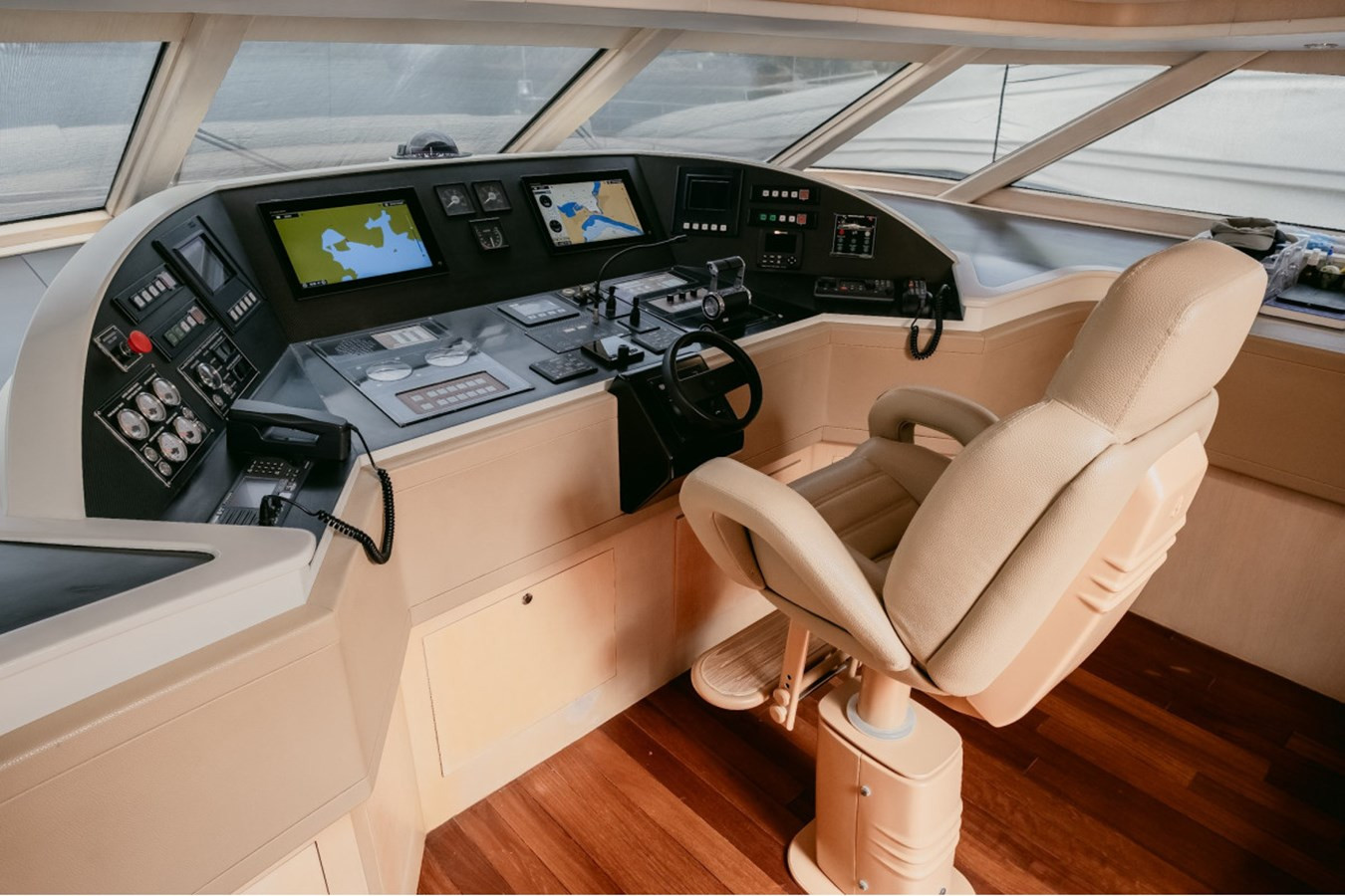 https://arconyachts.ams3.digitaloceanspaces.com/63445/conversions/large_4521885-optimize.jpg