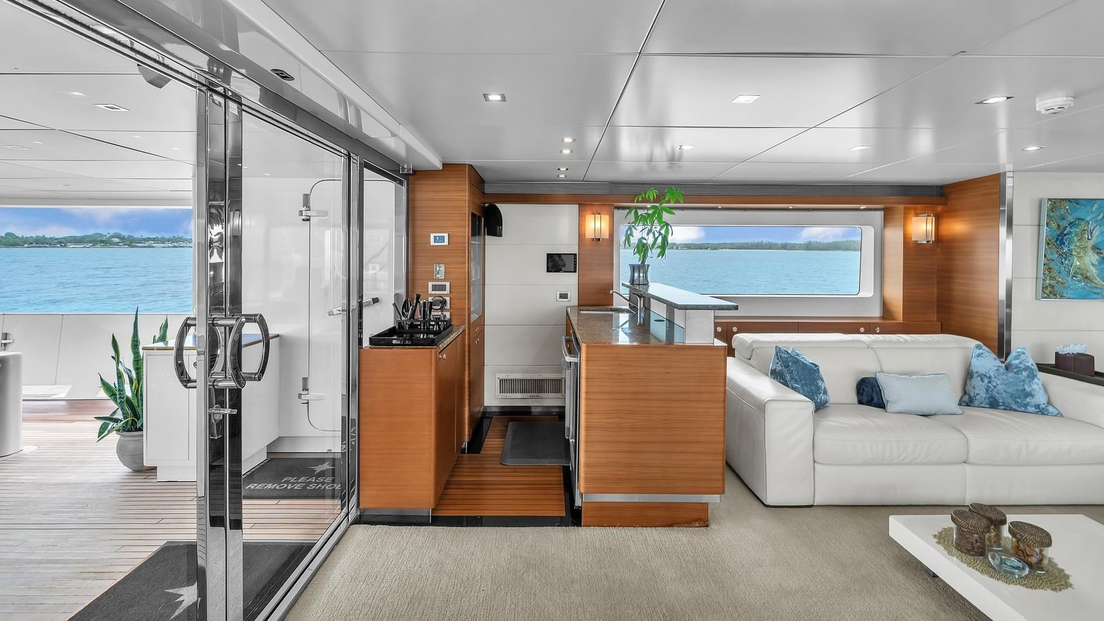 https://arconyachts.ams3.digitaloceanspaces.com/63446/conversions/large_4743211-optimize.jpg