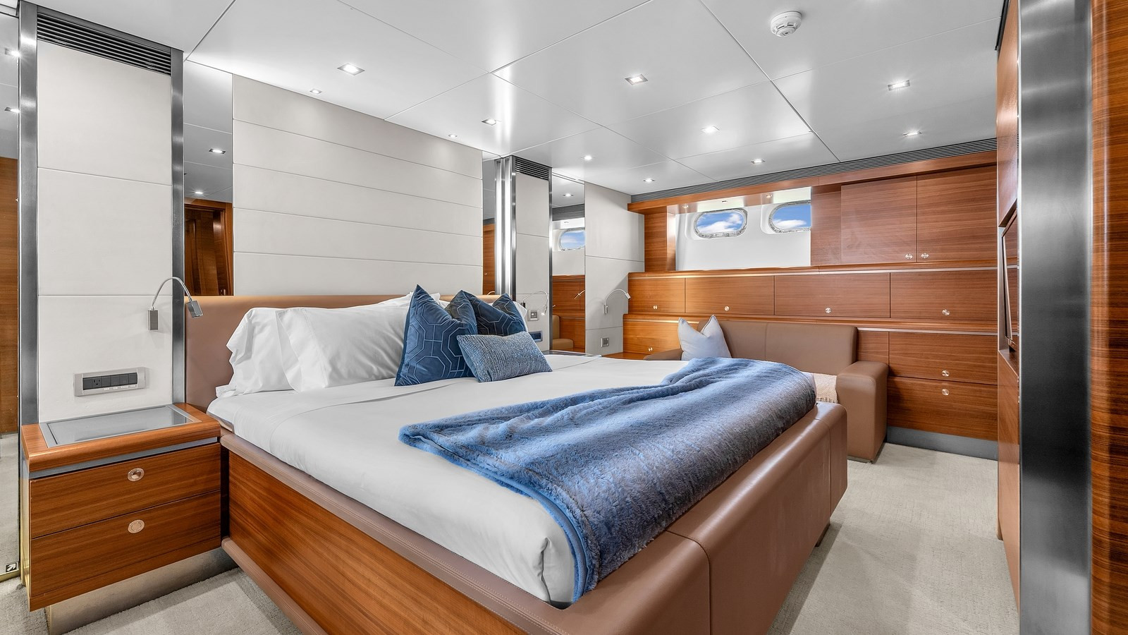 https://arconyachts.ams3.digitaloceanspaces.com/63482/conversions/large_4743223-optimize.jpg