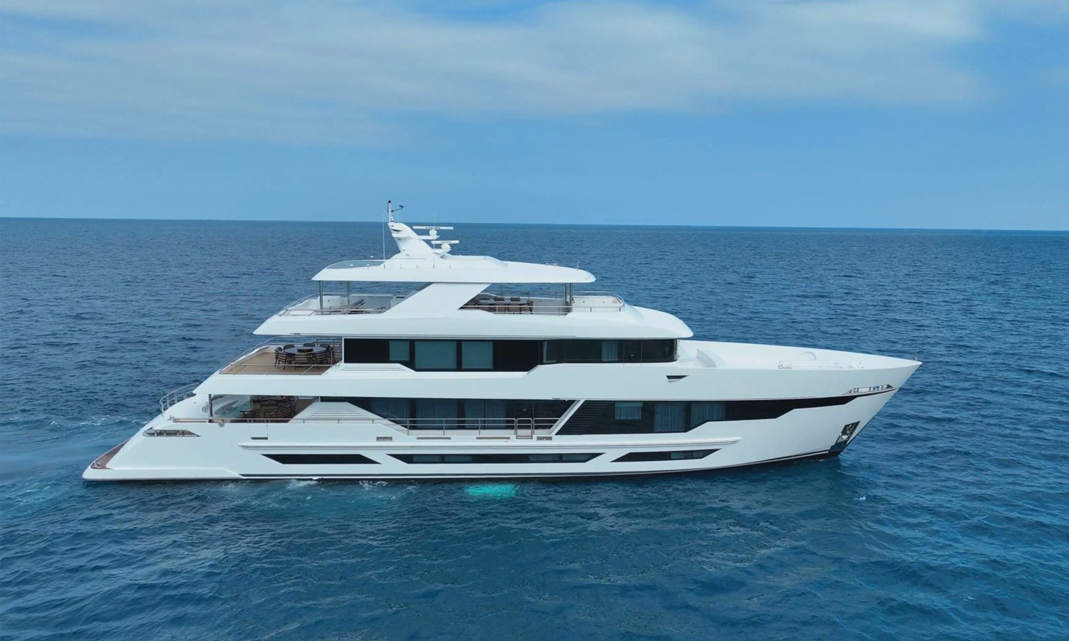 https://arconyachts.ams3.digitaloceanspaces.com/63491/conversions/large_4767352-optimize.jpg