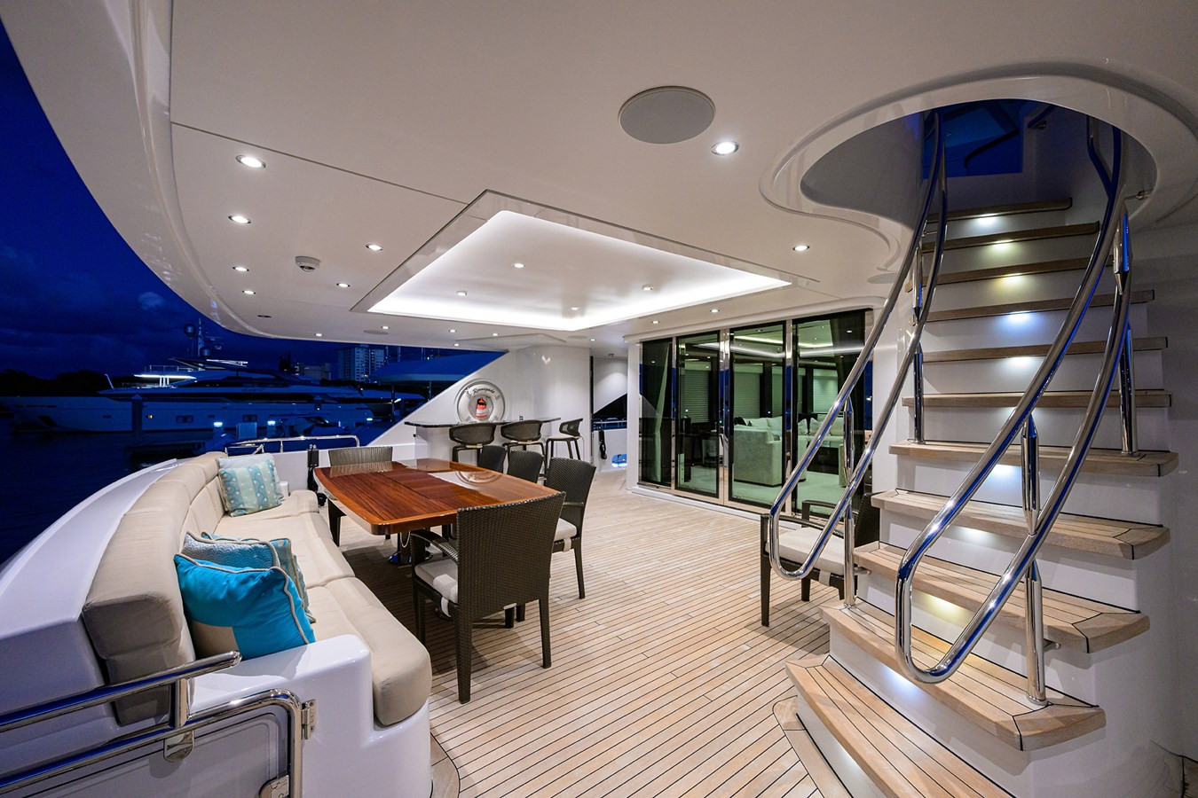 https://arconyachts.ams3.digitaloceanspaces.com/63543/conversions/large_4844097-optimize.jpg