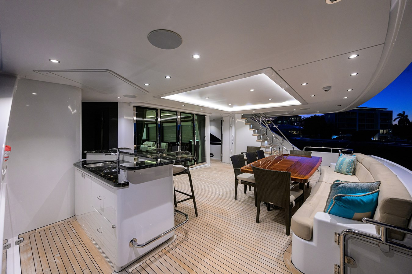 https://arconyachts.ams3.digitaloceanspaces.com/63546/conversions/large_4844098-optimize.jpg