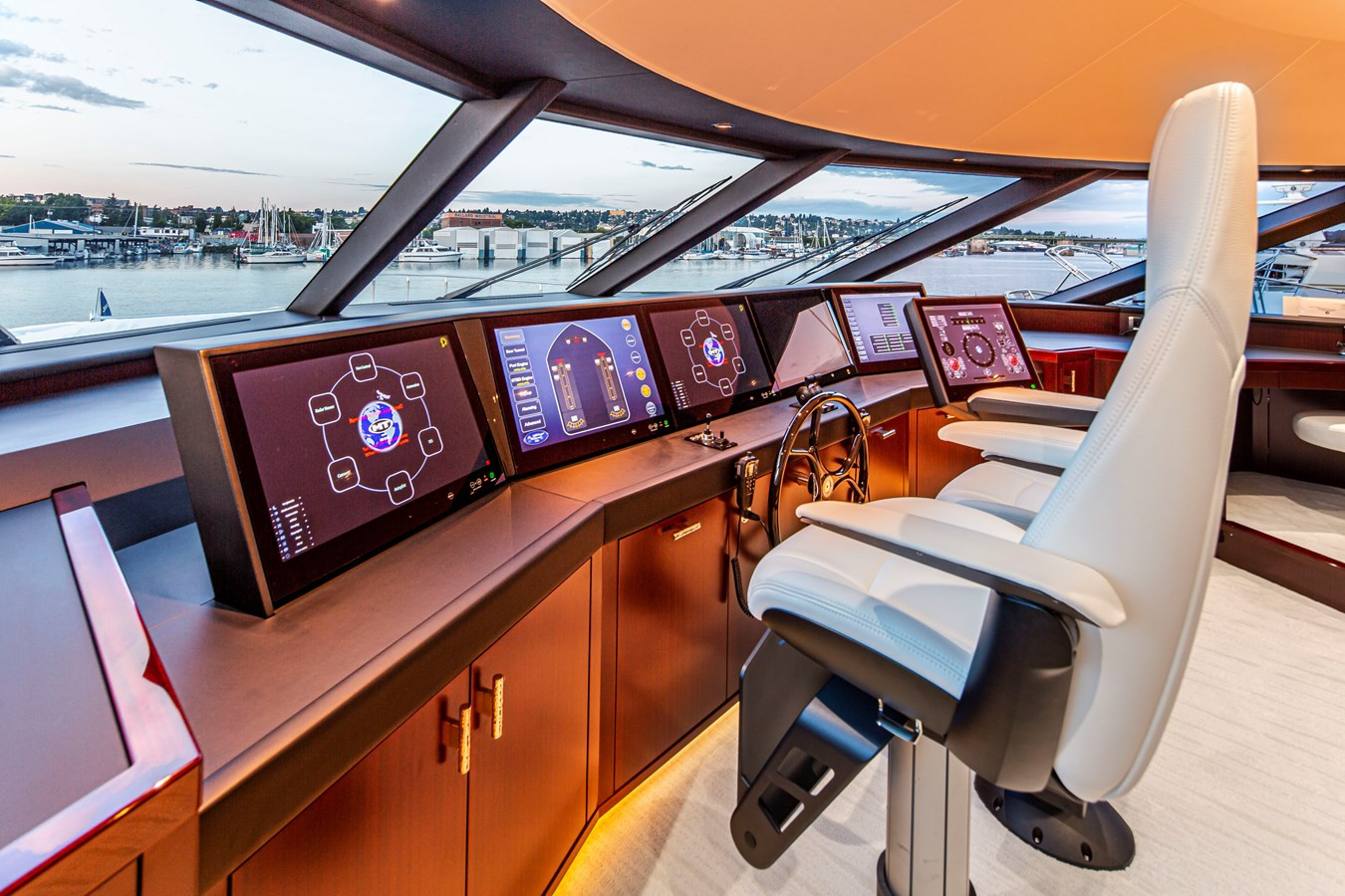 https://arconyachts.ams3.digitaloceanspaces.com/63573/conversions/large_4819947-optimize.jpg