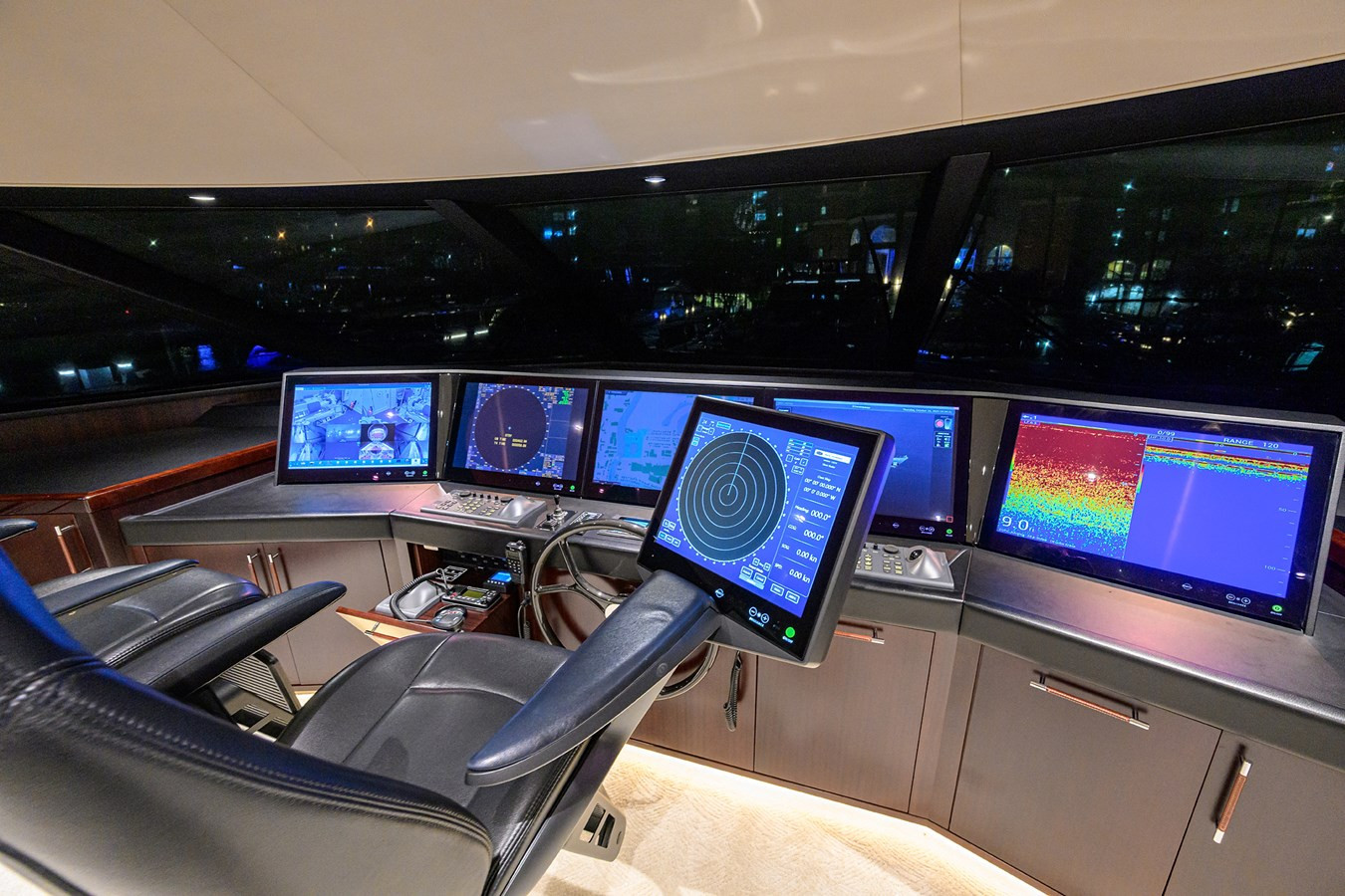 https://arconyachts.ams3.digitaloceanspaces.com/63623/conversions/large_4844408-optimize.jpg