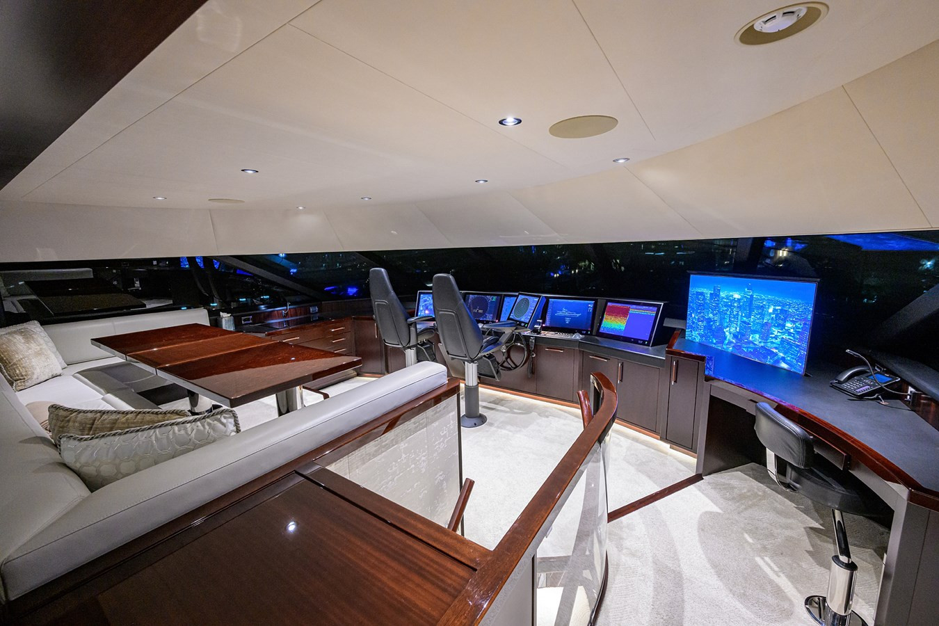 https://arconyachts.ams3.digitaloceanspaces.com/63626/conversions/large_4844409-optimize.jpg