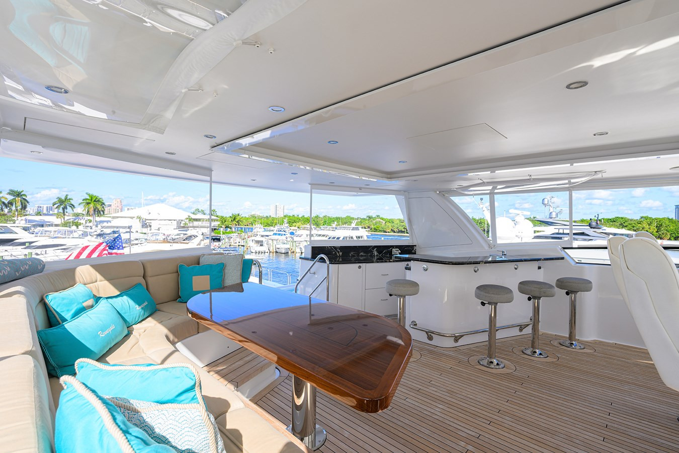 https://arconyachts.ams3.digitaloceanspaces.com/63635/conversions/large_4844412-optimize.jpg
