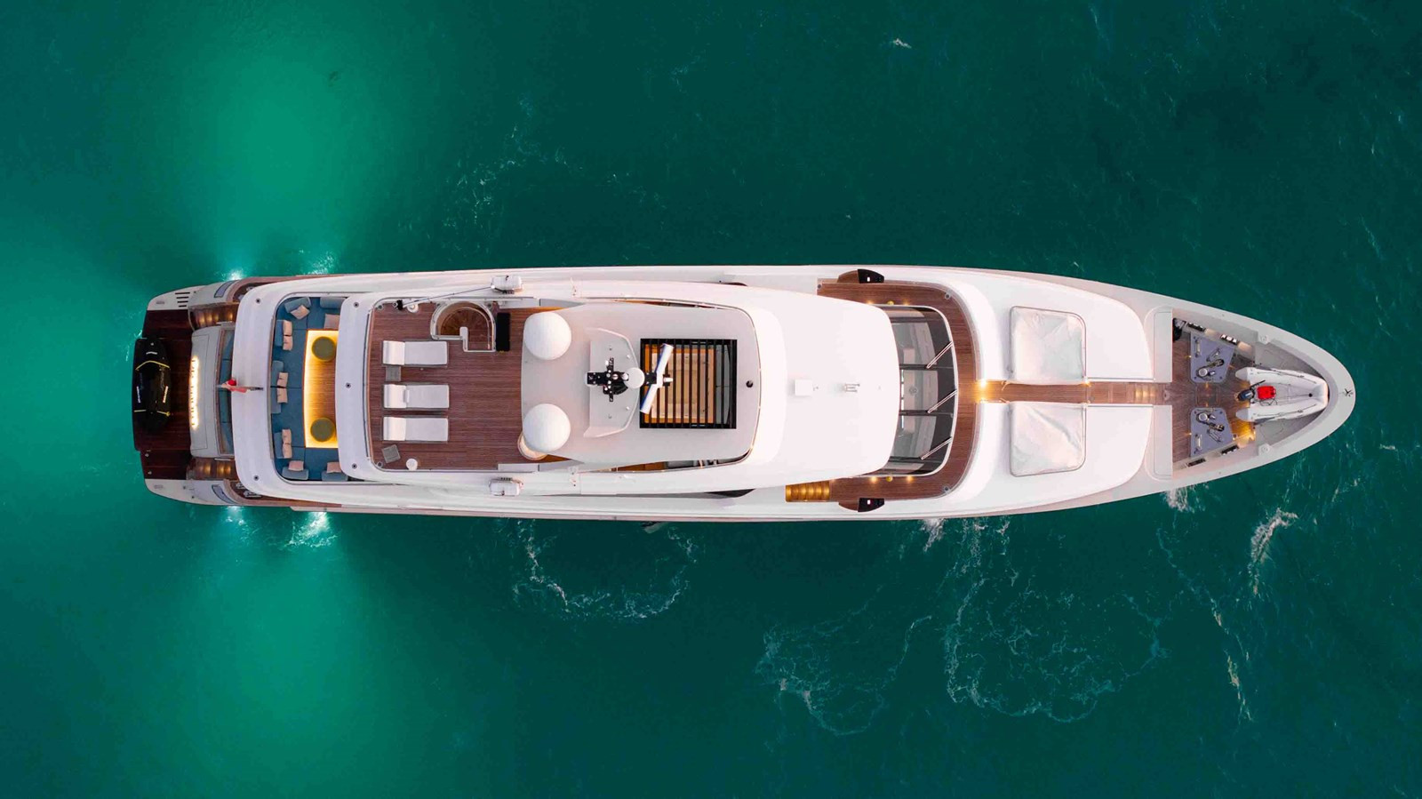 https://arconyachts.ams3.digitaloceanspaces.com/63650/conversions/large_4453655-optimize.jpg