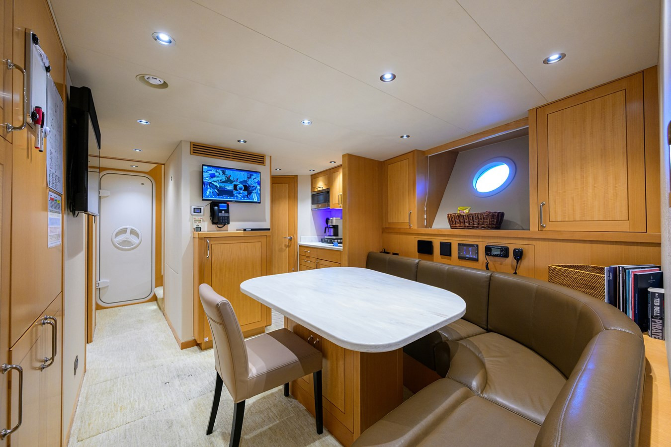 https://arconyachts.ams3.digitaloceanspaces.com/63663/conversions/large_4844424-optimize.jpg