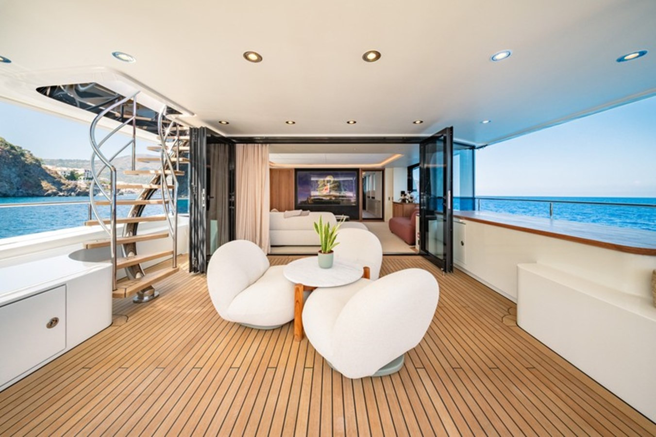 https://arconyachts.ams3.digitaloceanspaces.com/63697/conversions/large_4771388-optimize.jpg