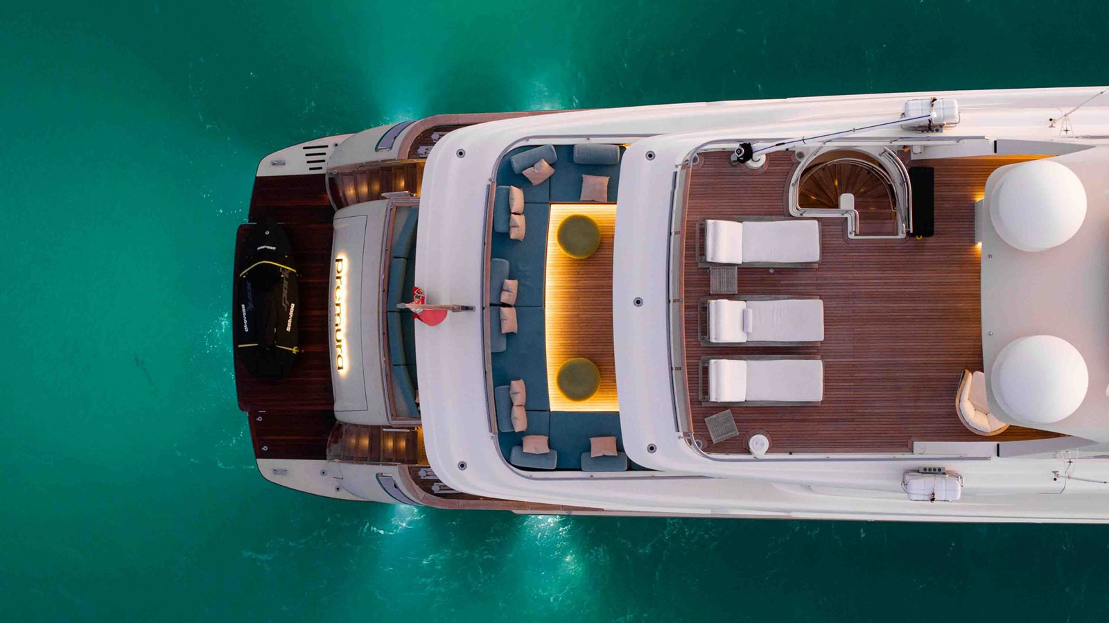 https://arconyachts.ams3.digitaloceanspaces.com/63700/conversions/large_4453654-optimize.jpg