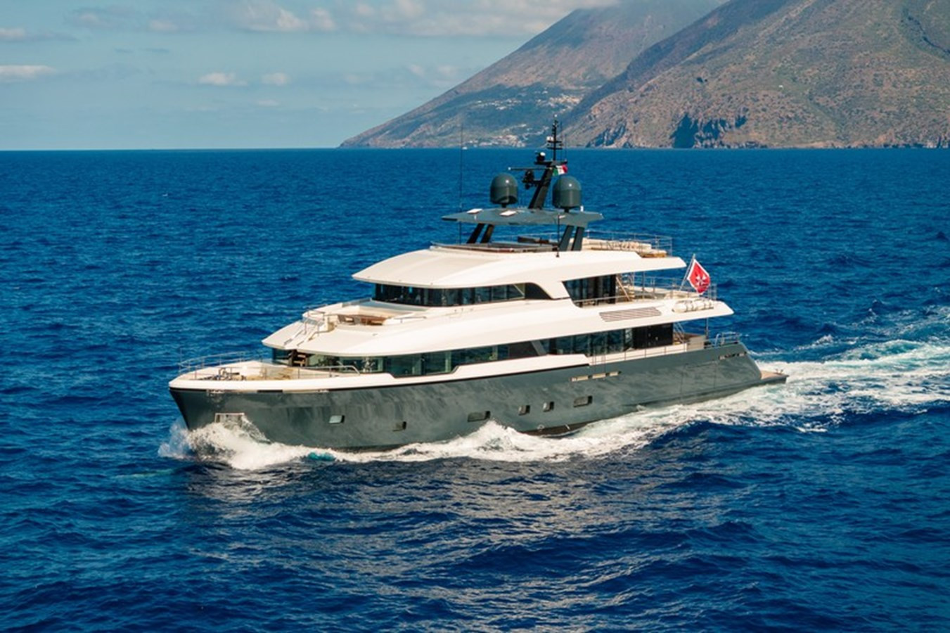 https://arconyachts.ams3.digitaloceanspaces.com/63709/conversions/large_4771379-optimize.jpg