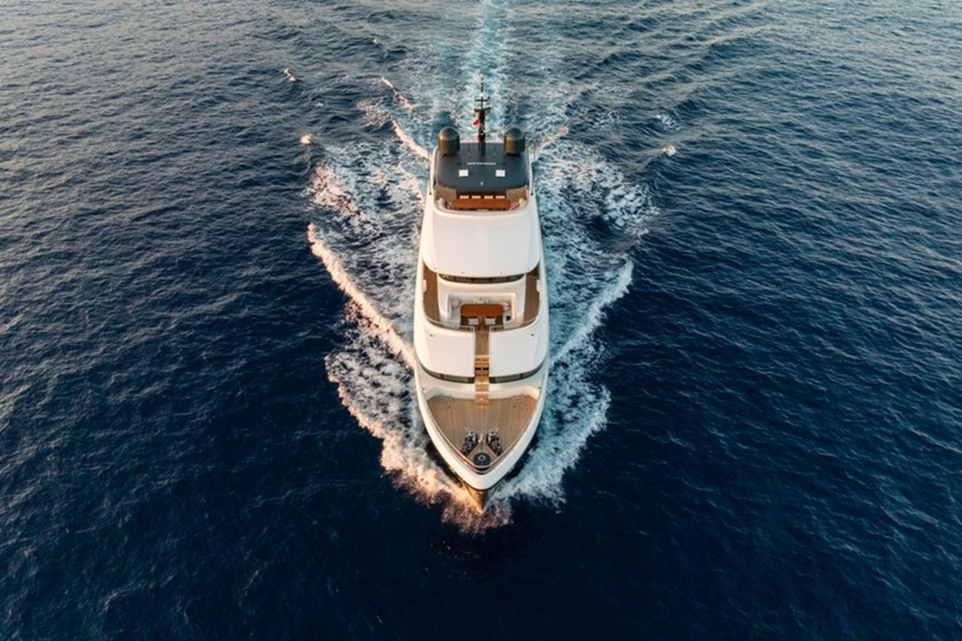 https://arconyachts.ams3.digitaloceanspaces.com/63712/conversions/large_4771383-optimize.jpg