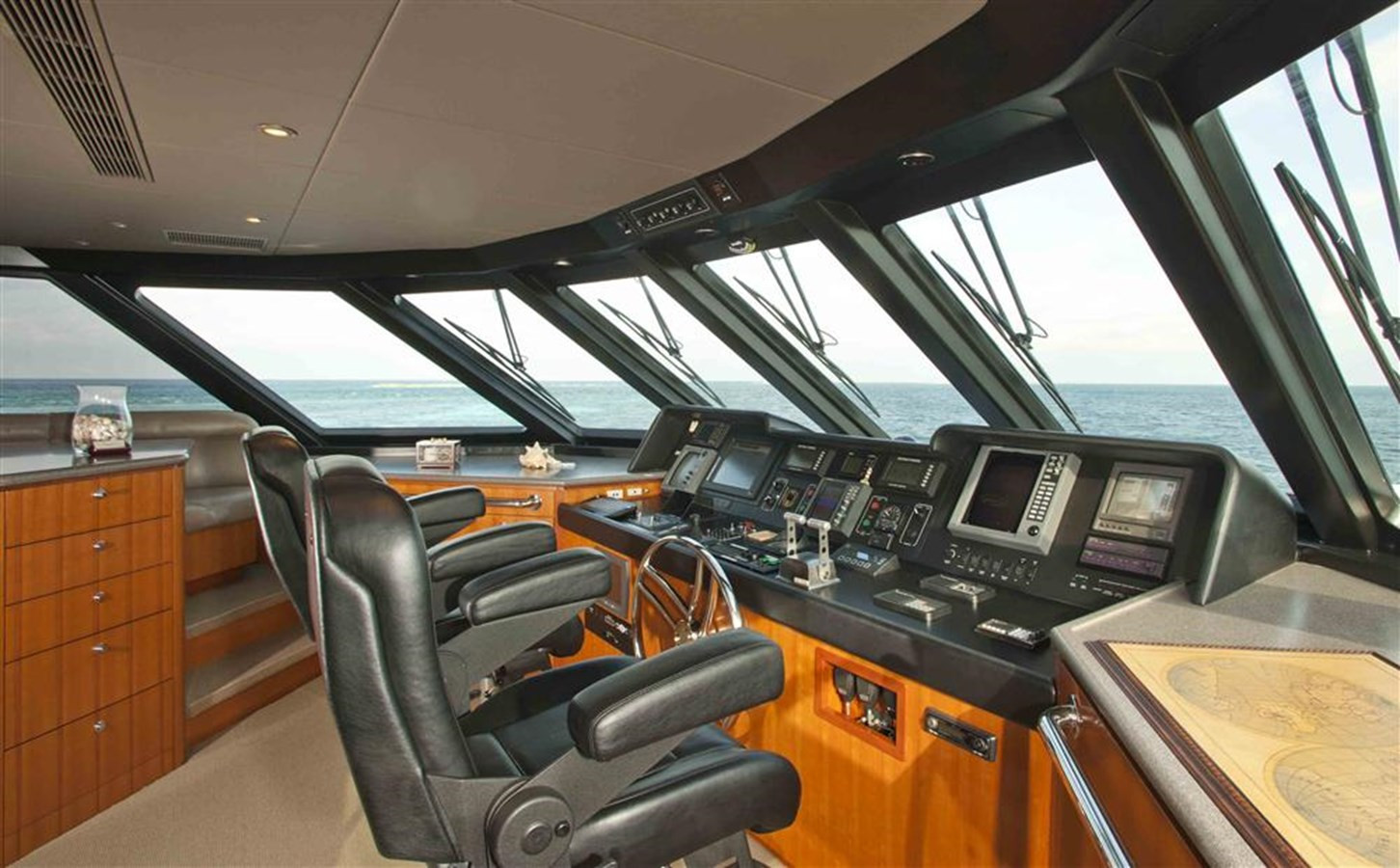 https://arconyachts.ams3.digitaloceanspaces.com/63719/conversions/large_4572780-optimize.jpg