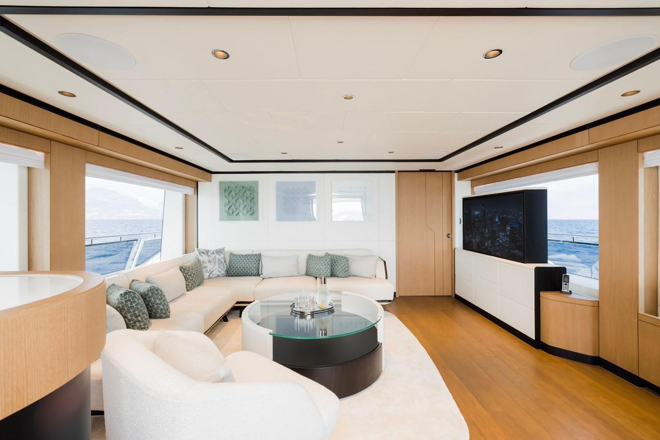 https://arconyachts.ams3.digitaloceanspaces.com/63756/conversions/large_4121241-optimize.jpg