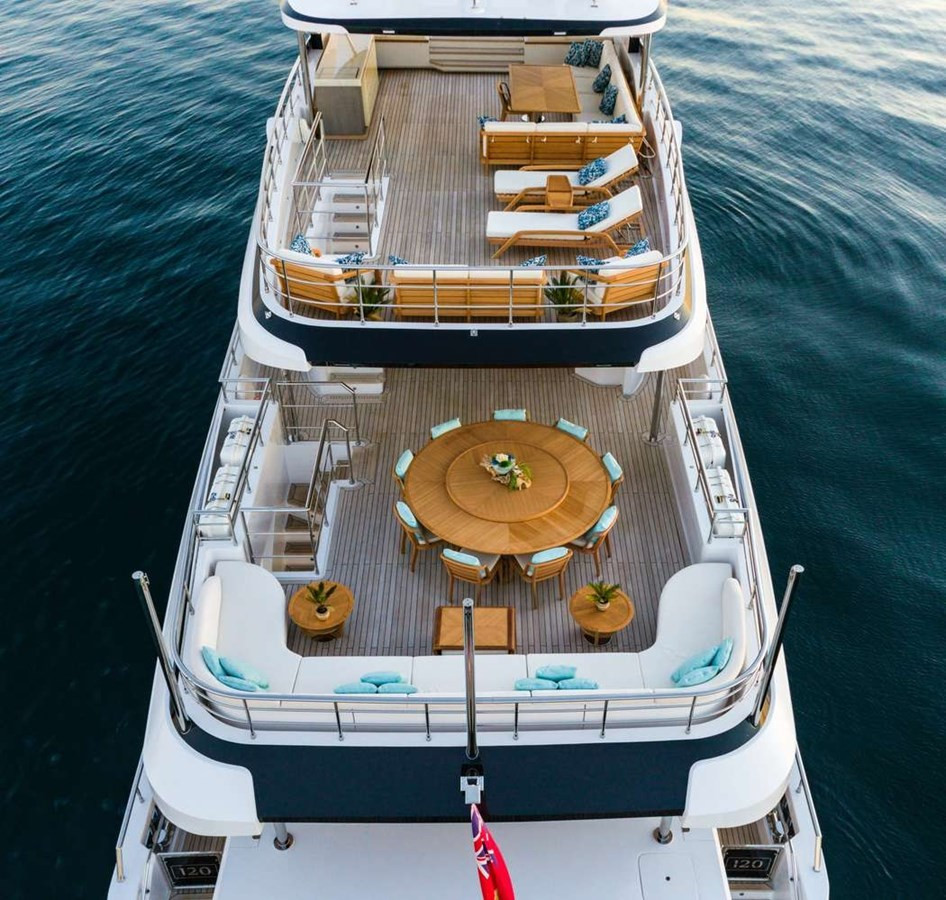 https://arconyachts.ams3.digitaloceanspaces.com/63781/conversions/large_4667828-optimize.jpg