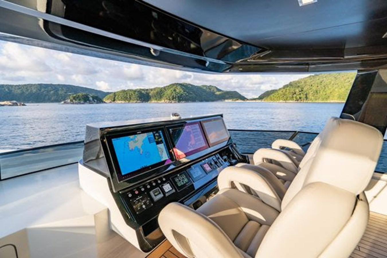 https://arconyachts.ams3.digitaloceanspaces.com/63824/conversions/large_3999478-optimize.jpg