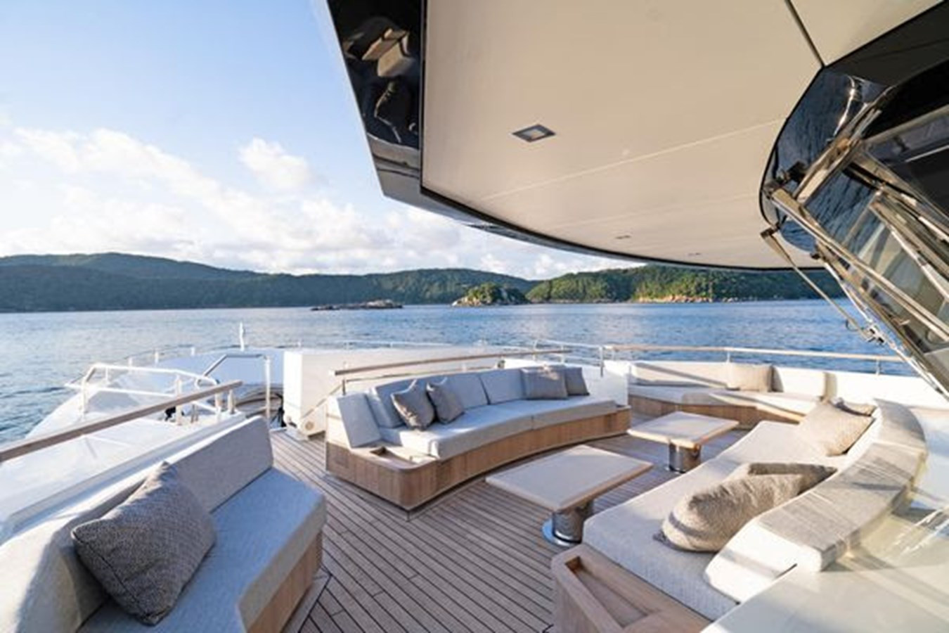 https://arconyachts.ams3.digitaloceanspaces.com/63827/conversions/large_3999479-optimize.jpg