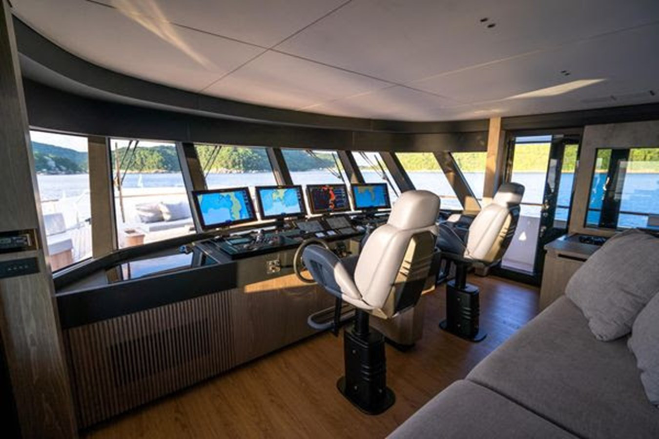 https://arconyachts.ams3.digitaloceanspaces.com/63830/conversions/large_3999480-optimize.jpg