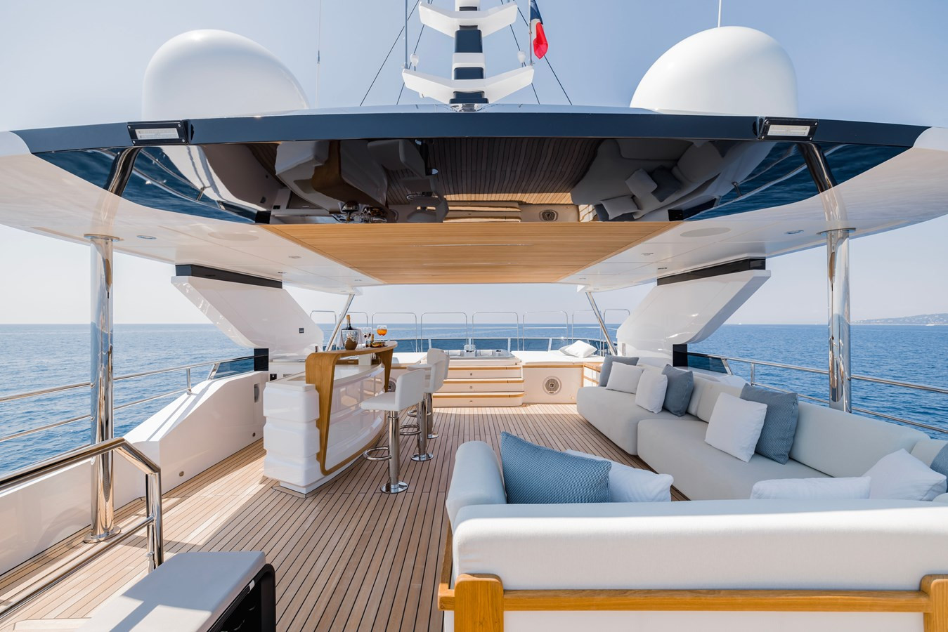 https://arconyachts.ams3.digitaloceanspaces.com/63831/conversions/large_4121268-optimize.jpg
