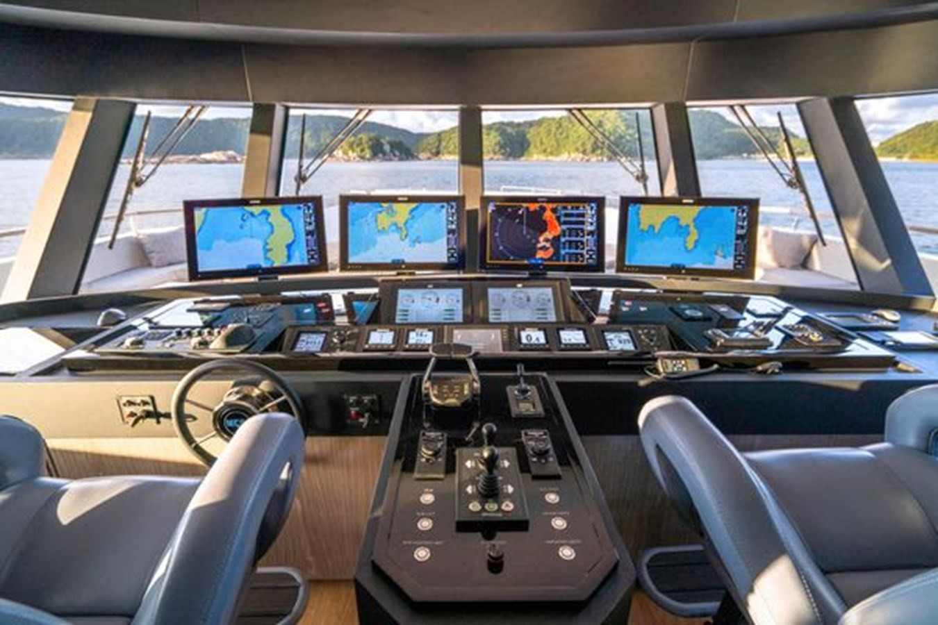 https://arconyachts.ams3.digitaloceanspaces.com/63833/conversions/large_3999481-optimize.jpg