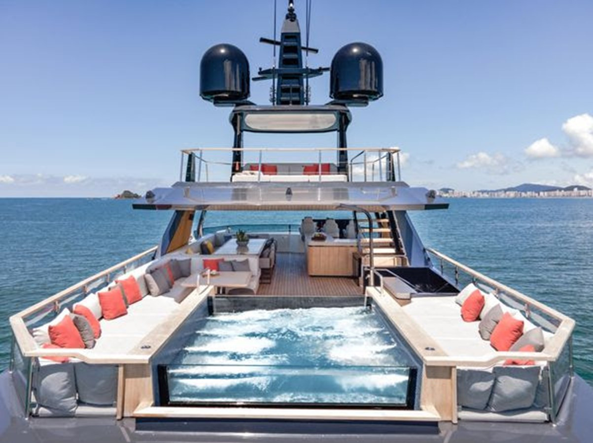 https://arconyachts.ams3.digitaloceanspaces.com/63851/conversions/large_3999487-optimize.jpg