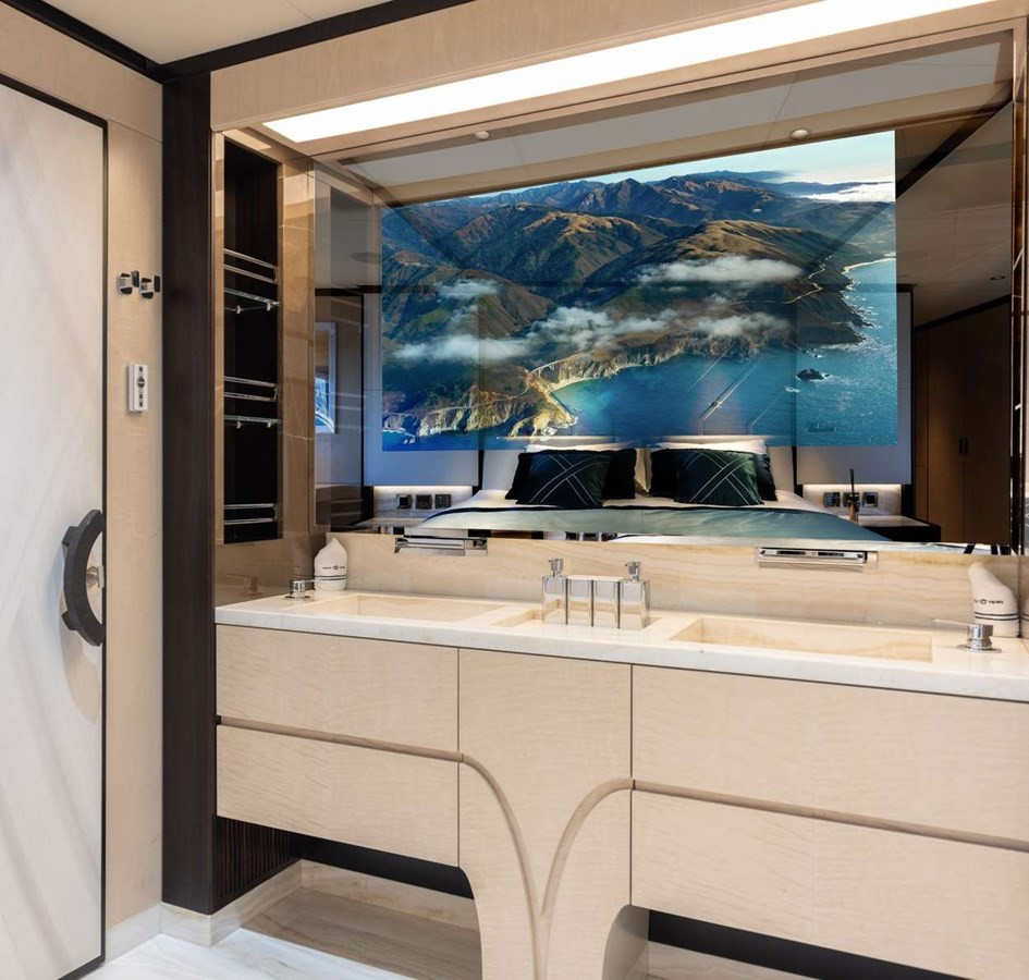 https://arconyachts.ams3.digitaloceanspaces.com/63852/conversions/large_4667854-optimize.jpg