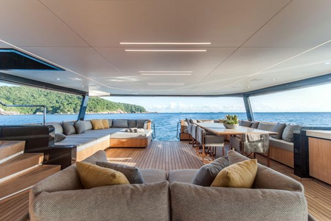 https://arconyachts.ams3.digitaloceanspaces.com/63861/conversions/large_3999490-optimize.jpg