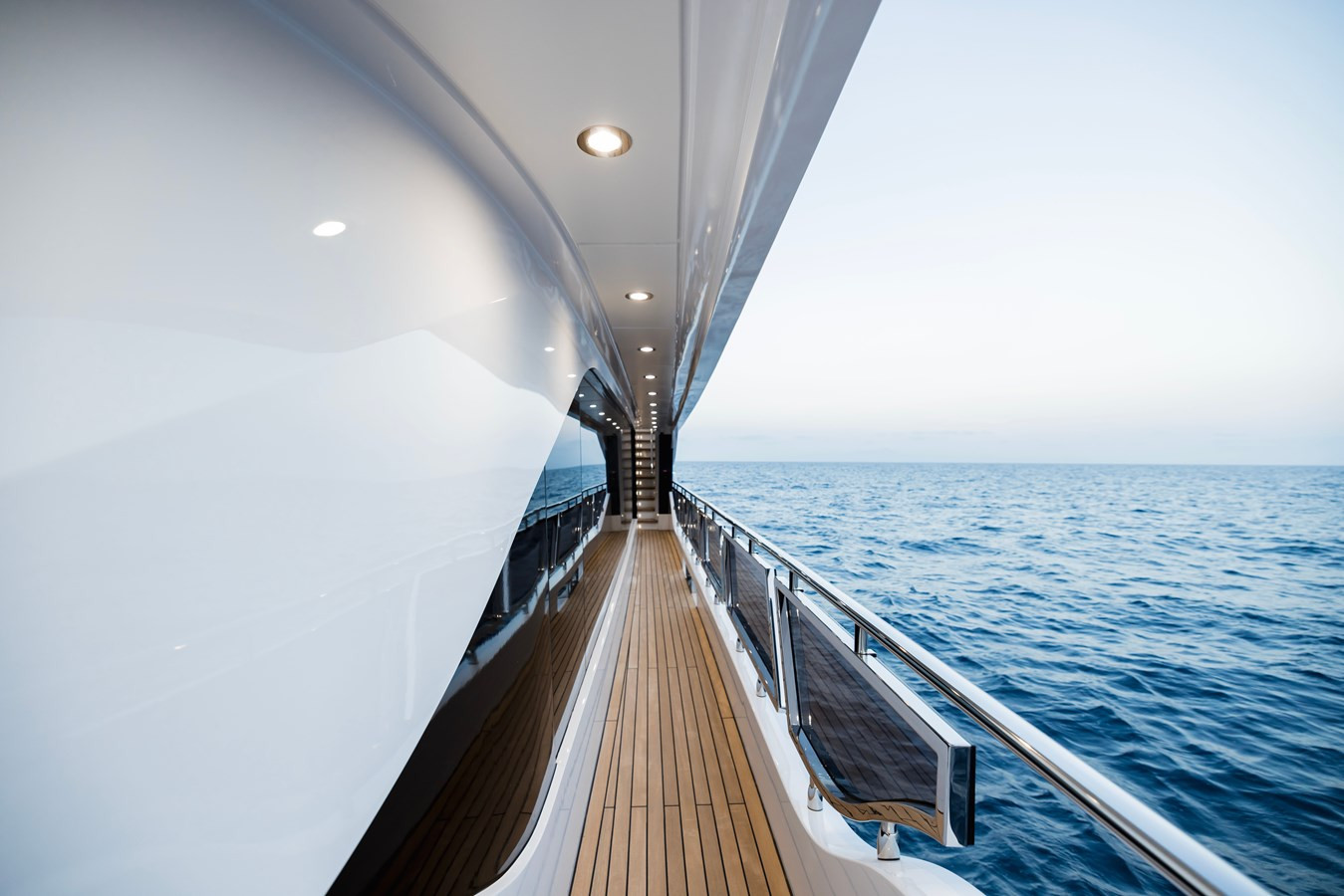 https://arconyachts.ams3.digitaloceanspaces.com/63868/conversions/large_4121283-optimize.jpg