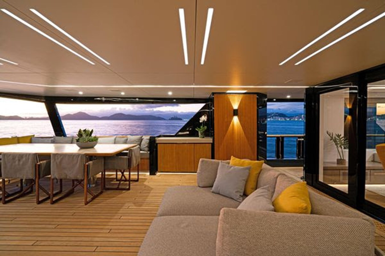 https://arconyachts.ams3.digitaloceanspaces.com/63870/conversions/large_3999493-optimize.jpg