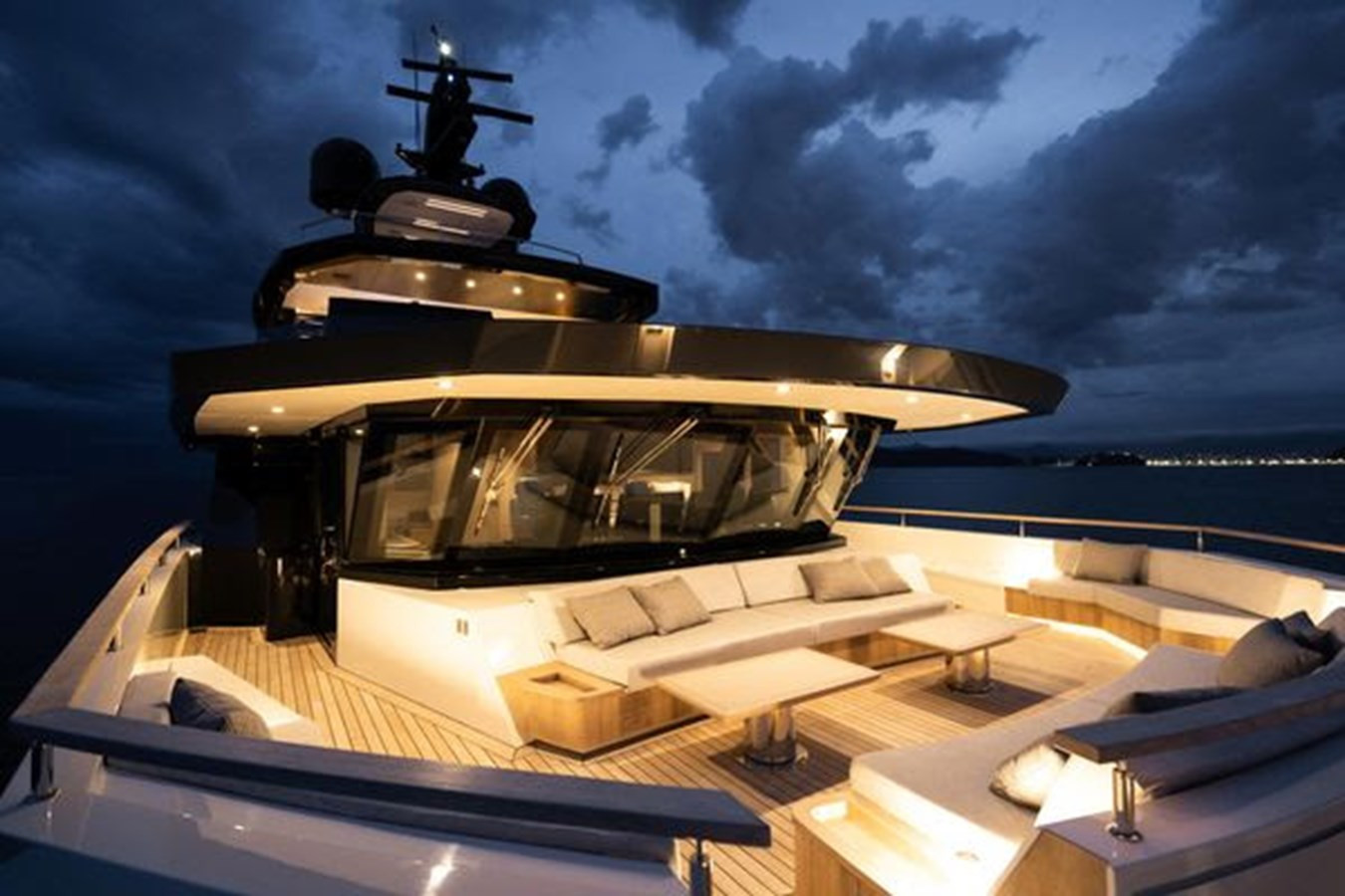 https://arconyachts.ams3.digitaloceanspaces.com/63881/conversions/large_3999497-optimize.jpg