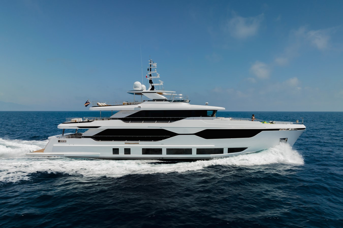 https://arconyachts.ams3.digitaloceanspaces.com/63885/conversions/large_4121295-optimize.jpg