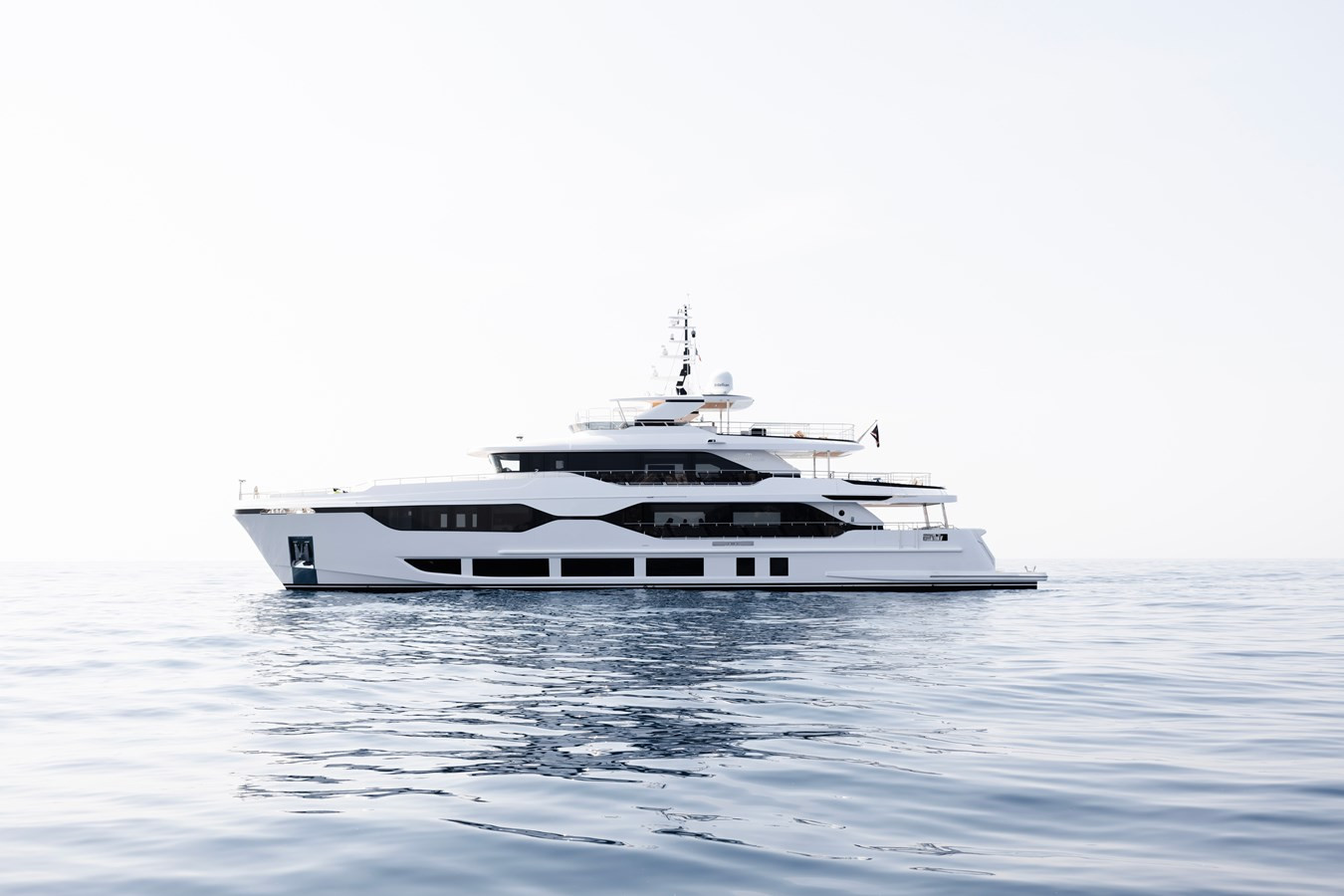 https://arconyachts.ams3.digitaloceanspaces.com/63901/conversions/large_4121304-optimize.jpg