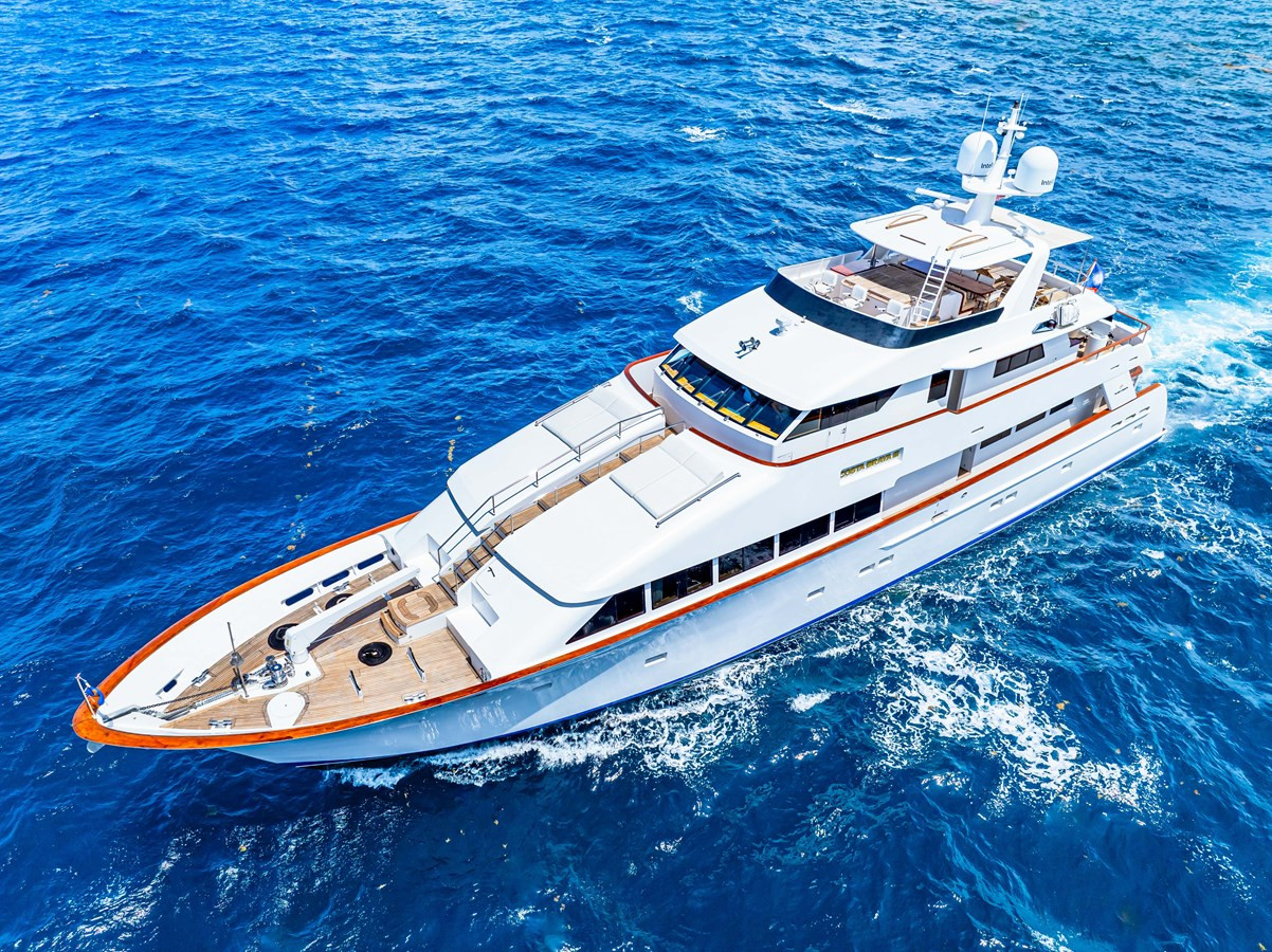 https://arconyachts.ams3.digitaloceanspaces.com/64004/conversions/large_4565330-optimize.jpg
